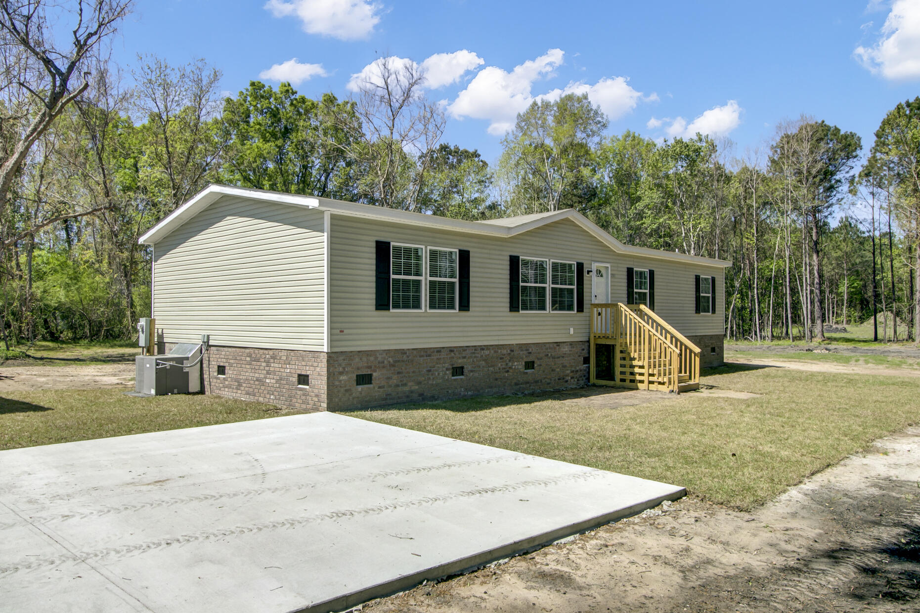1292 Mendel Rivers Road Bonneau, SC 29431 - Photo 4 of 46 (3)