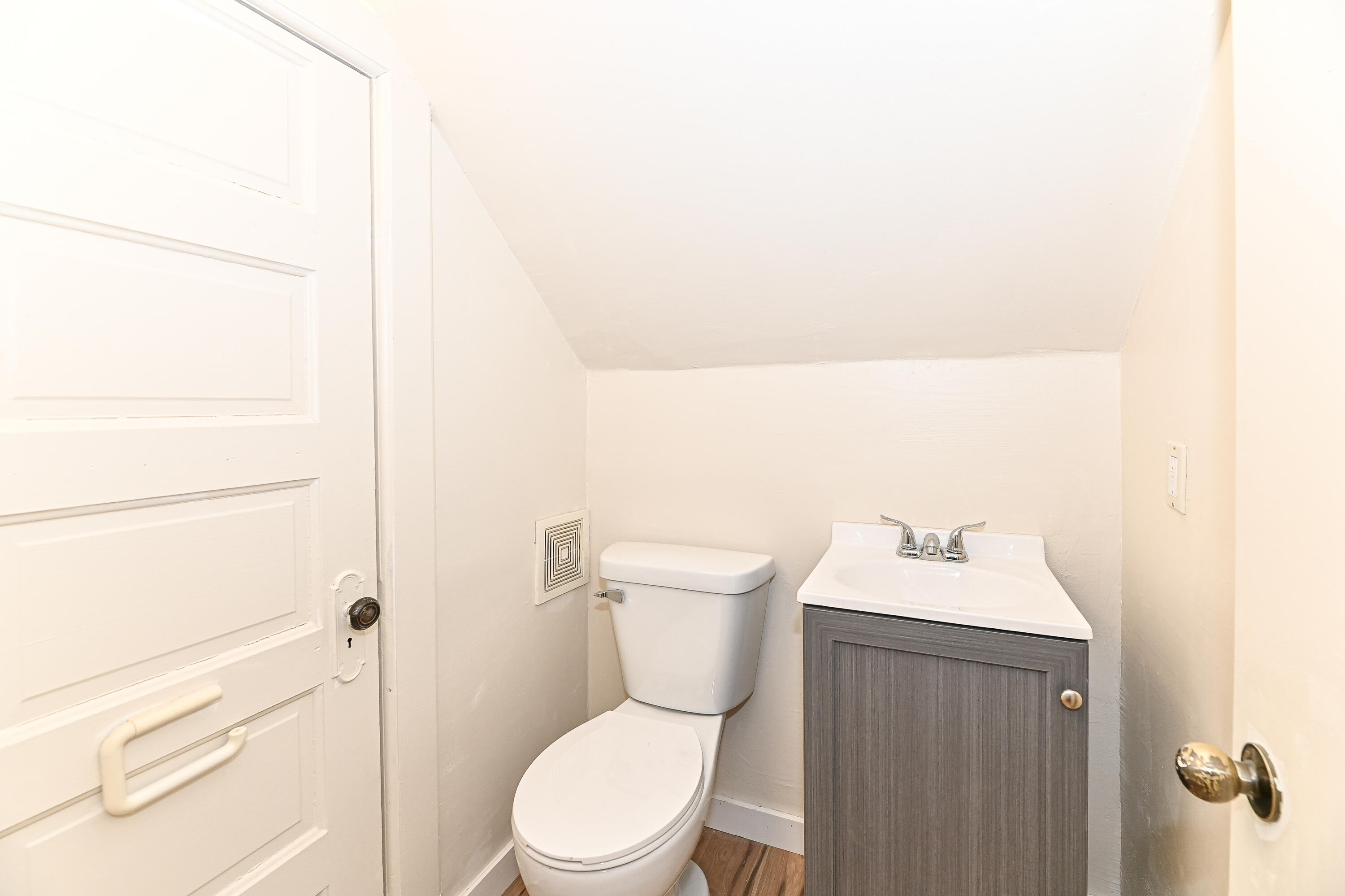 3270 South 92nd Street Milwaukee, WI 53227 - Photo 19 of 30 Powder Room Upstairs