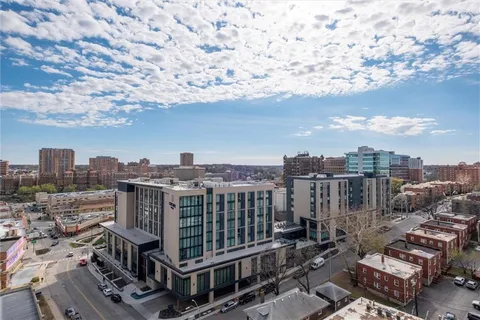 $750,000 | 4545 Wornall Road, Unit 1210, Kansas City, MO 64111