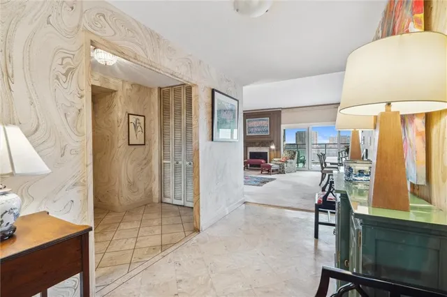 $750,000 | 4545 Wornall Road, Unit 1210, Kansas City, MO 64111