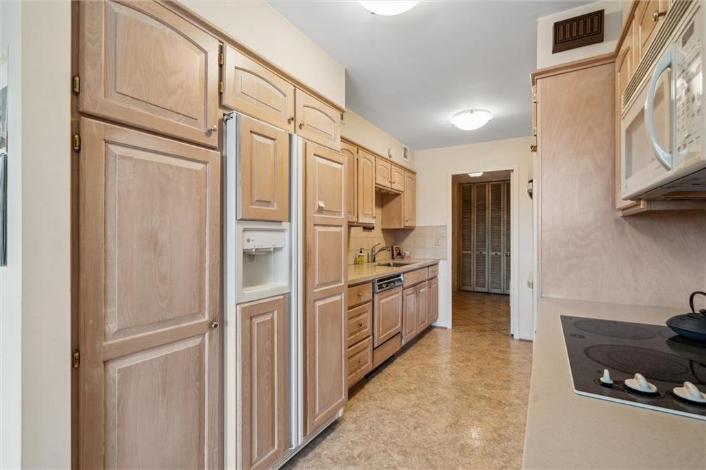 4545 Wornall Road, Unit 1210 Kansas City, MO 64111 - Photo 19 of 40