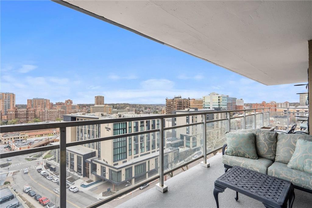 4545 Wornall Road, Unit 1210 Kansas City, MO 64111 - Photo 3 of 40