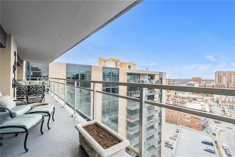 $750,000 | 4545 Wornall Road, Unit 1210, Kansas City, MO 64111