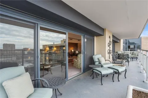 $750,000 | 4545 Wornall Road, Unit 1210, Kansas City, MO 64111