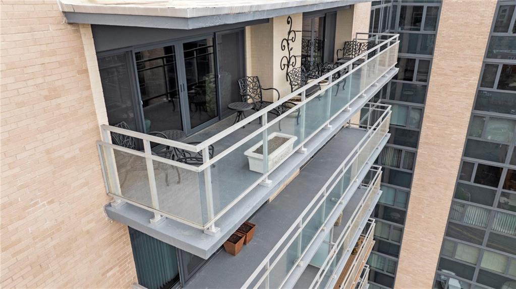 4545 Wornall Road, Unit 1210 Kansas City, MO 64111 - Photo 7 of 40