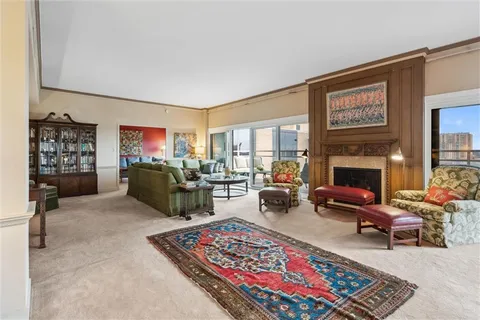 $750,000 | 4545 Wornall Road, Unit 1210, Kansas City, MO 64111