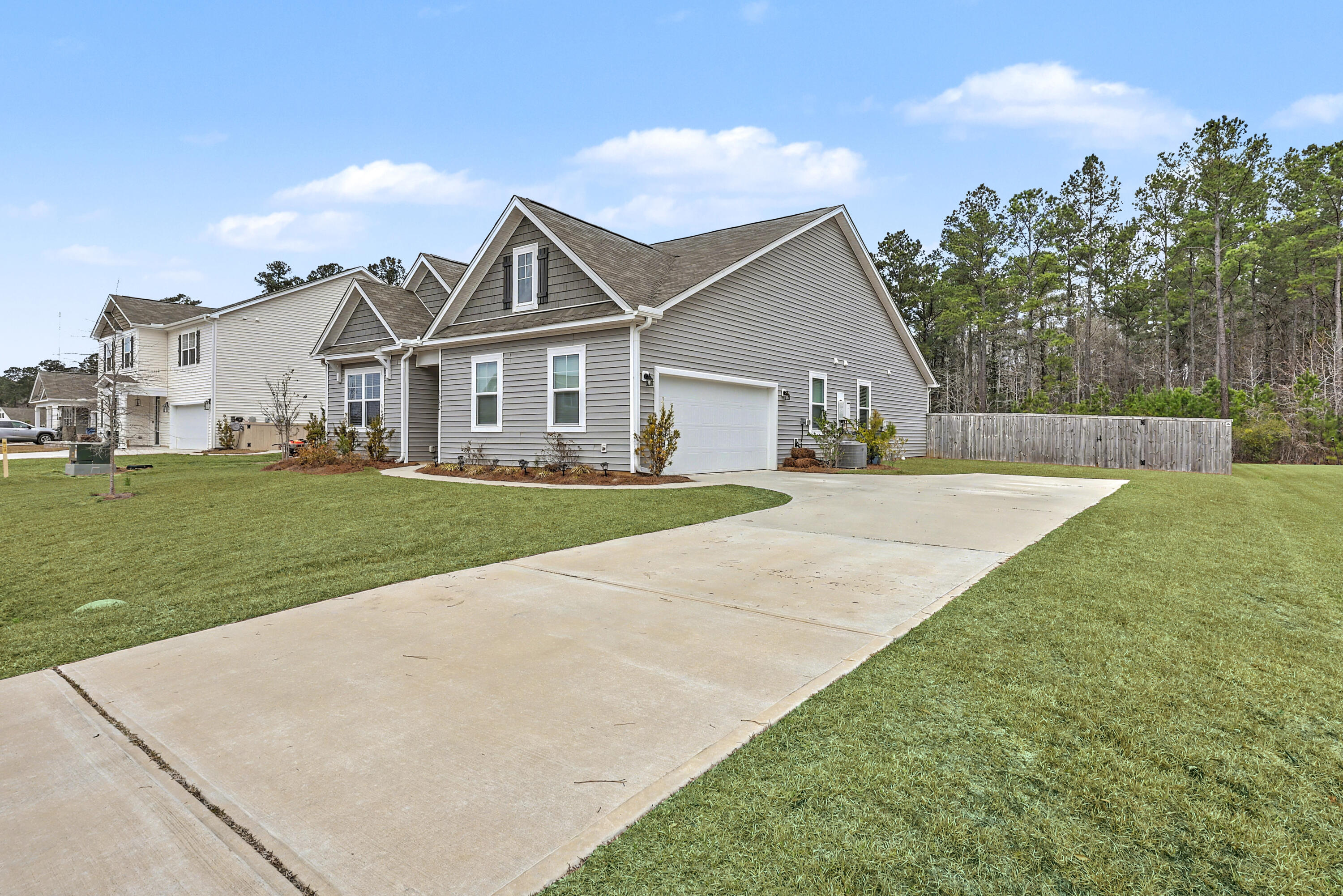 1062 Wading Point Boulevard Huger, SC 29450 - Photo 4 of 38 33_ZYN_9991_2_3_4_5_6_7