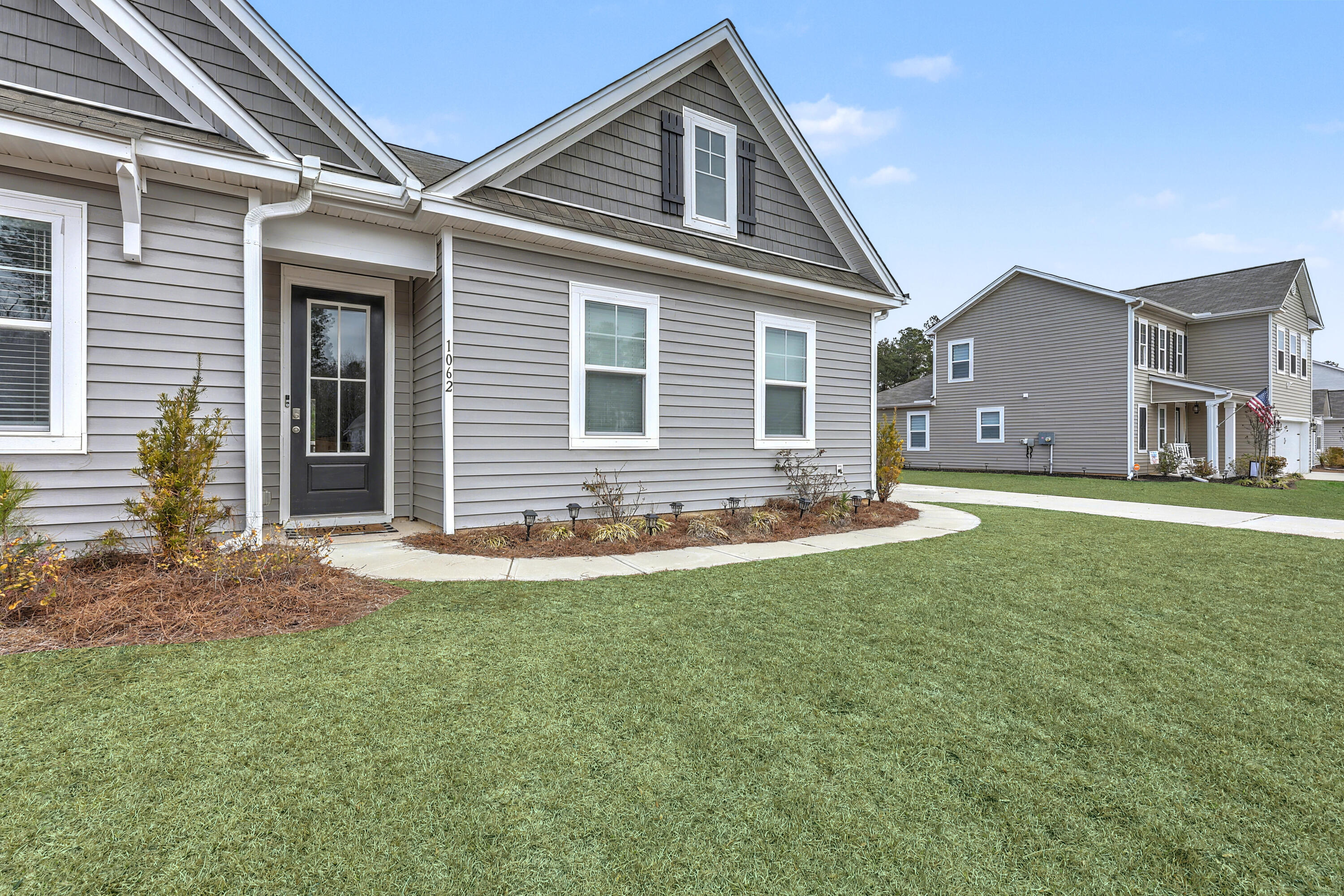 1062 Wading Point Boulevard Huger, SC 29450 - Photo 8 of 38 28_ZYN_9949_50_51_52_53_54_55