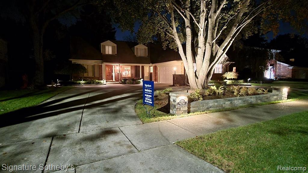 577 Thorntree Road Grosse Pointe Woods, MI 48236 - Photo 2 of 40