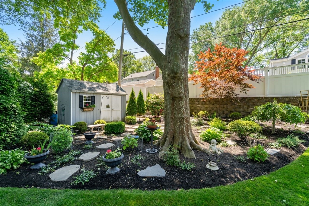 9 Grenwold Road Quincy, MA 02169 - Photo 9 of 39 Gallery Image 9