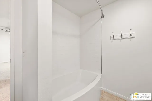 $2,400 | 255 South Avenida Caballeros, Unit 203, Palm Springs, CA 92262