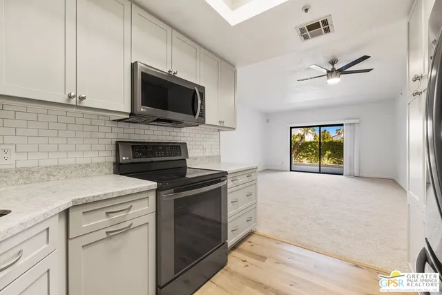 $2,400 | 255 South Avenida Caballeros, Unit 203, Palm Springs, CA 92262