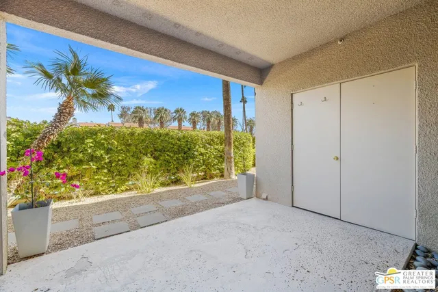 $2,400 | 255 South Avenida Caballeros, Unit 203, Palm Springs, CA 92262