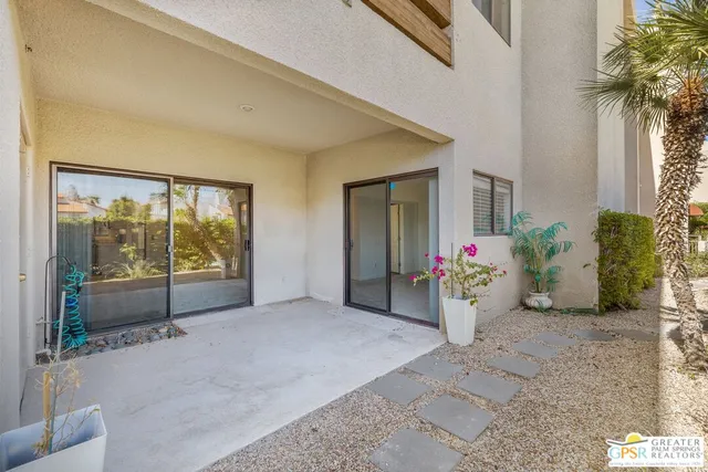$2,400 | 255 South Avenida Caballeros, Unit 203, Palm Springs, CA 92262