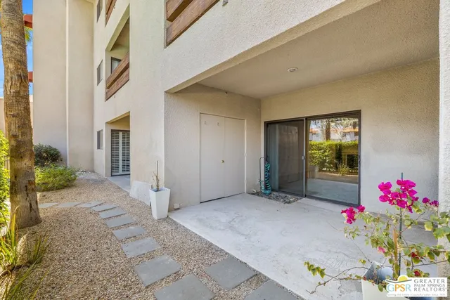 $2,400 | 255 South Avenida Caballeros, Unit 203, Palm Springs, CA 92262