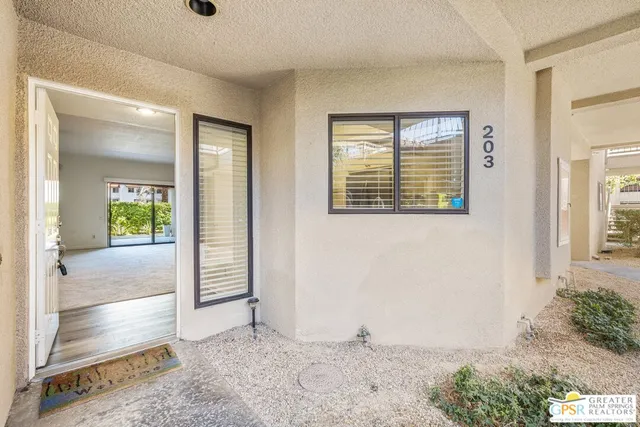 $2,400 | 255 South Avenida Caballeros, Unit 203, Palm Springs, CA 92262