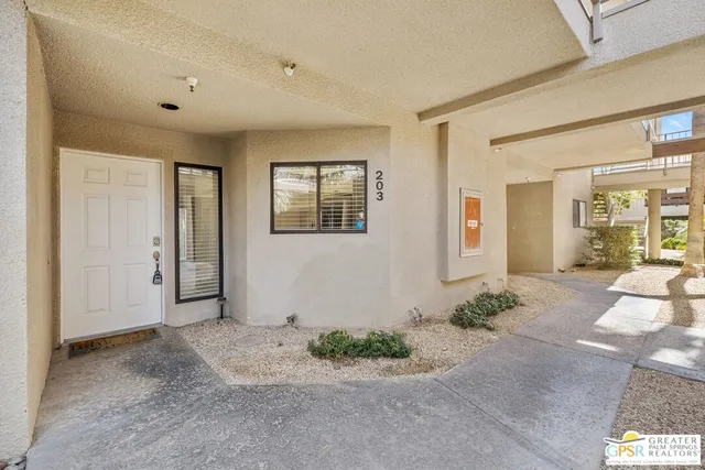 $2,400 | 255 South Avenida Caballeros, Unit 203, Palm Springs, CA 92262