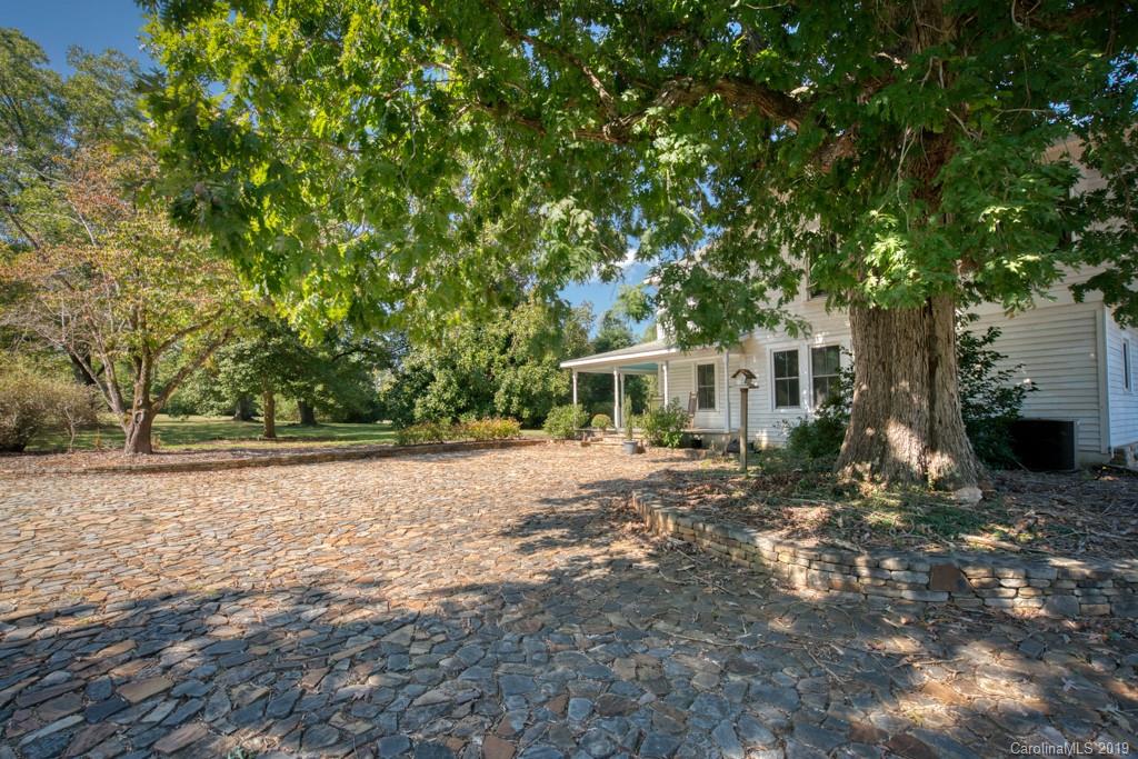 200 North Pacolet Road Campobello, SC 29322 - Photo 9 of 44