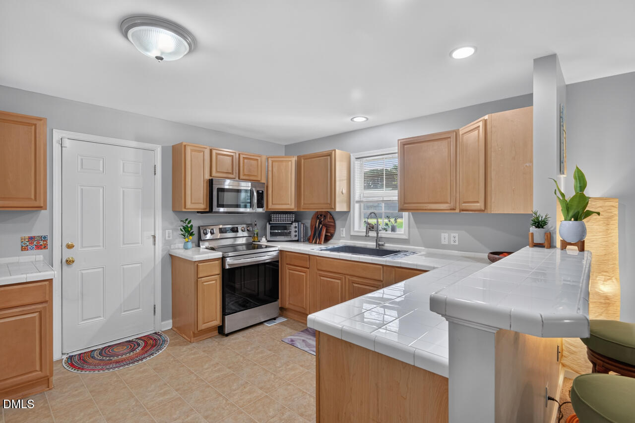 5758 Fancy Loop Road Graham, NC 27253 - Photo 8 of 40 15