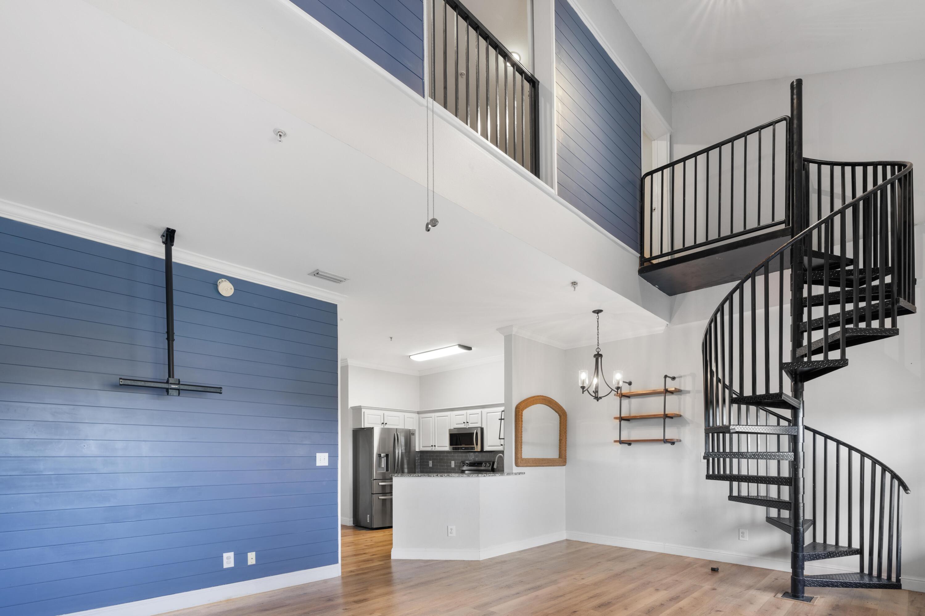 4507 Furling Lane, Unit 302 Destin, FL 32541 - Photo 11 of 49 Vaulted ceilings