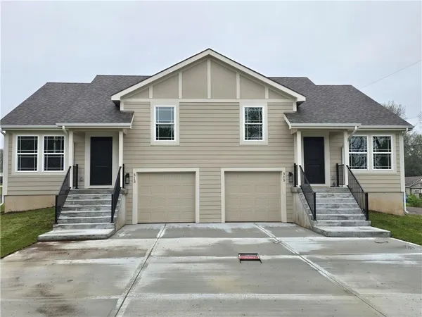 $550,000 | 513-515 West Smith Street, Spring Hill, KS 66083