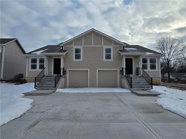 $550,000 | 513-515 West Smith Street, Spring Hill, KS 66083