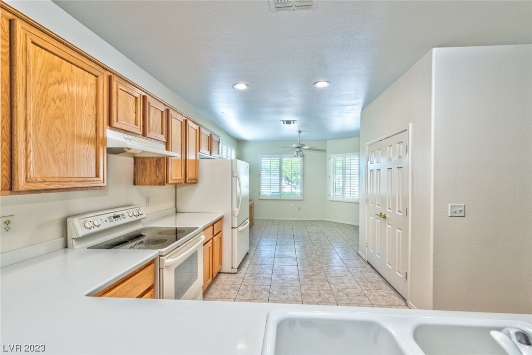 3033 Monroe Park Road Henderson, NV 89052 - Photo 4 of 15 Gallery Image 4