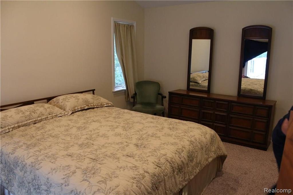 2724 Hickory Lawn Road Rochester Hills, MI 48307 - Photo 9 of 30