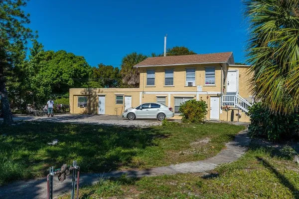 $1,400 | 719 52nd Street, Unit B, West Palm Beach, FL 33407