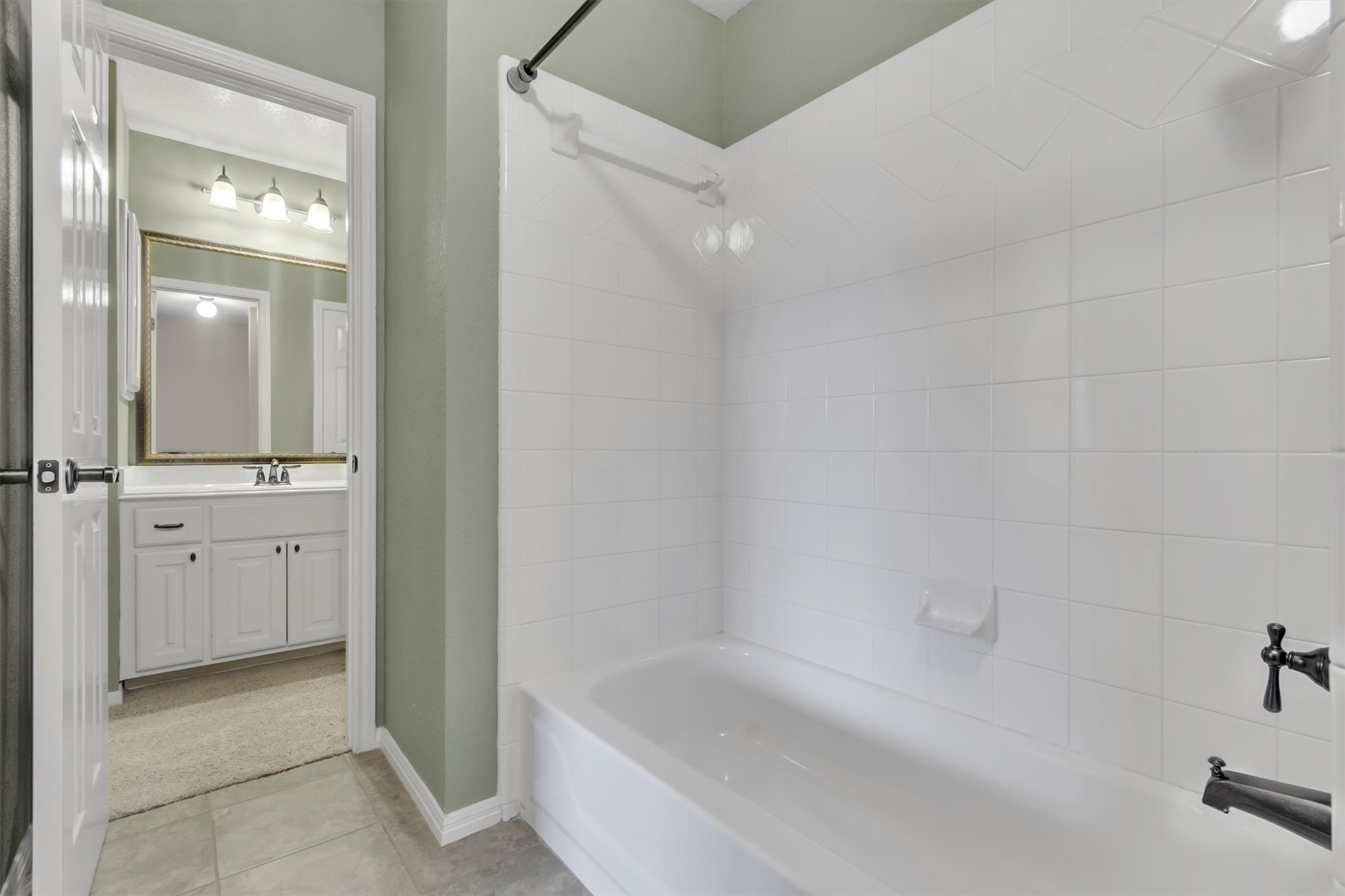 6008 Tributary Ridge Court Austin, TX 78759 - Photo 27 of 36 A pristine tub and shower combo in this refreshing bathroom.