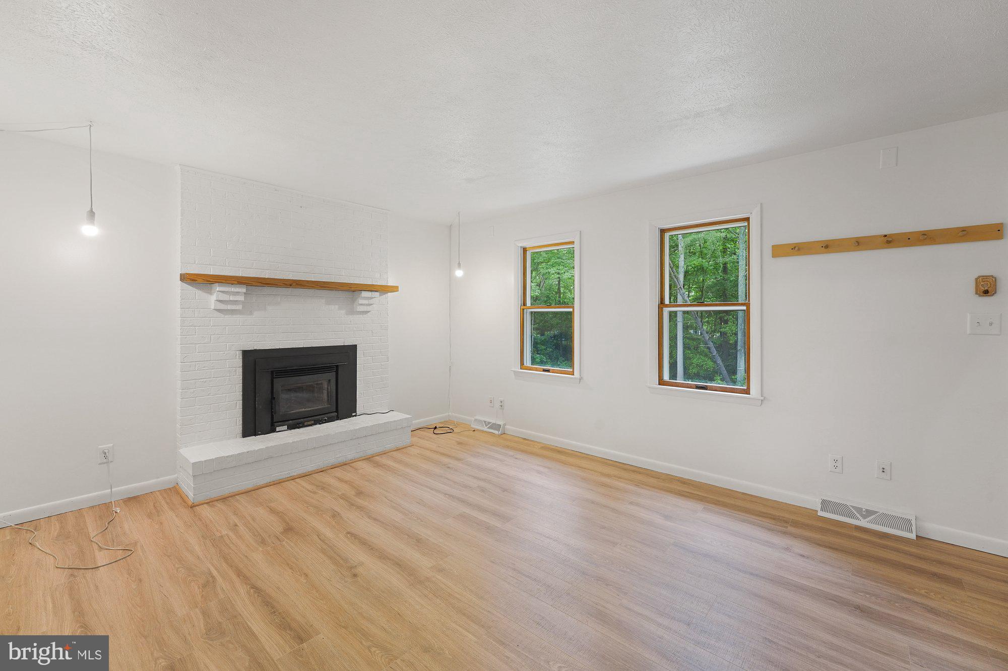 2168 Old Elk Neck Road Elkton, MD 21921 - Photo 7 of 41 Living Room