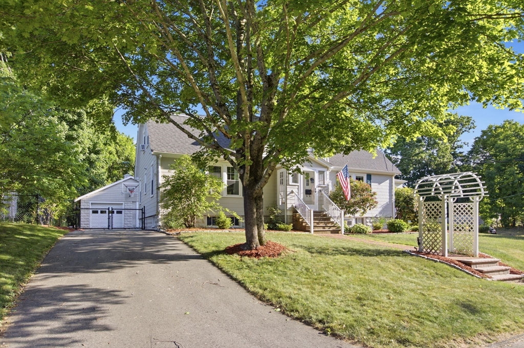 79 Orange Street Reading, MA 01867 - Photo 3 of 42