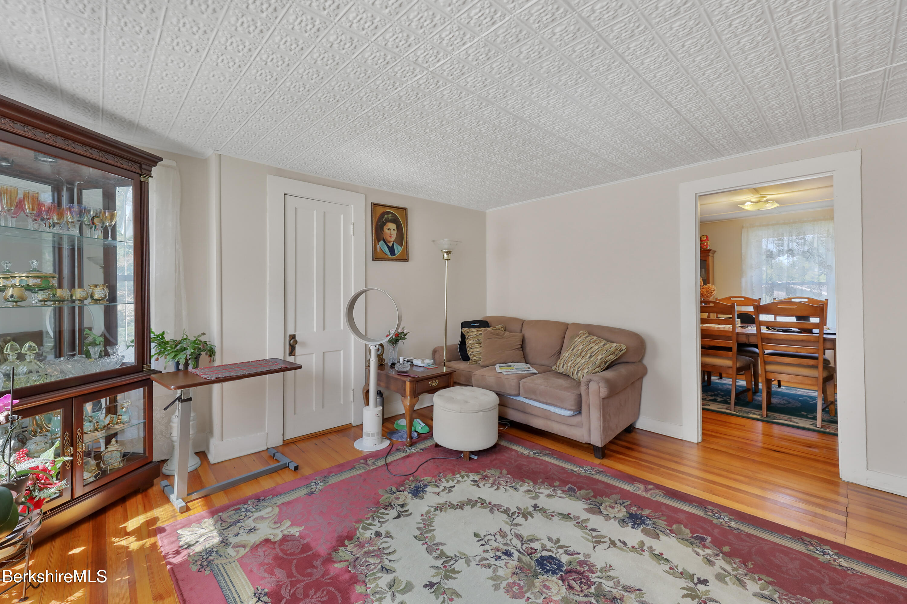 9-11 Holmes Road Pittsfield, MA 01201 - Photo 23 of 46 95 Second Floor Living Room
