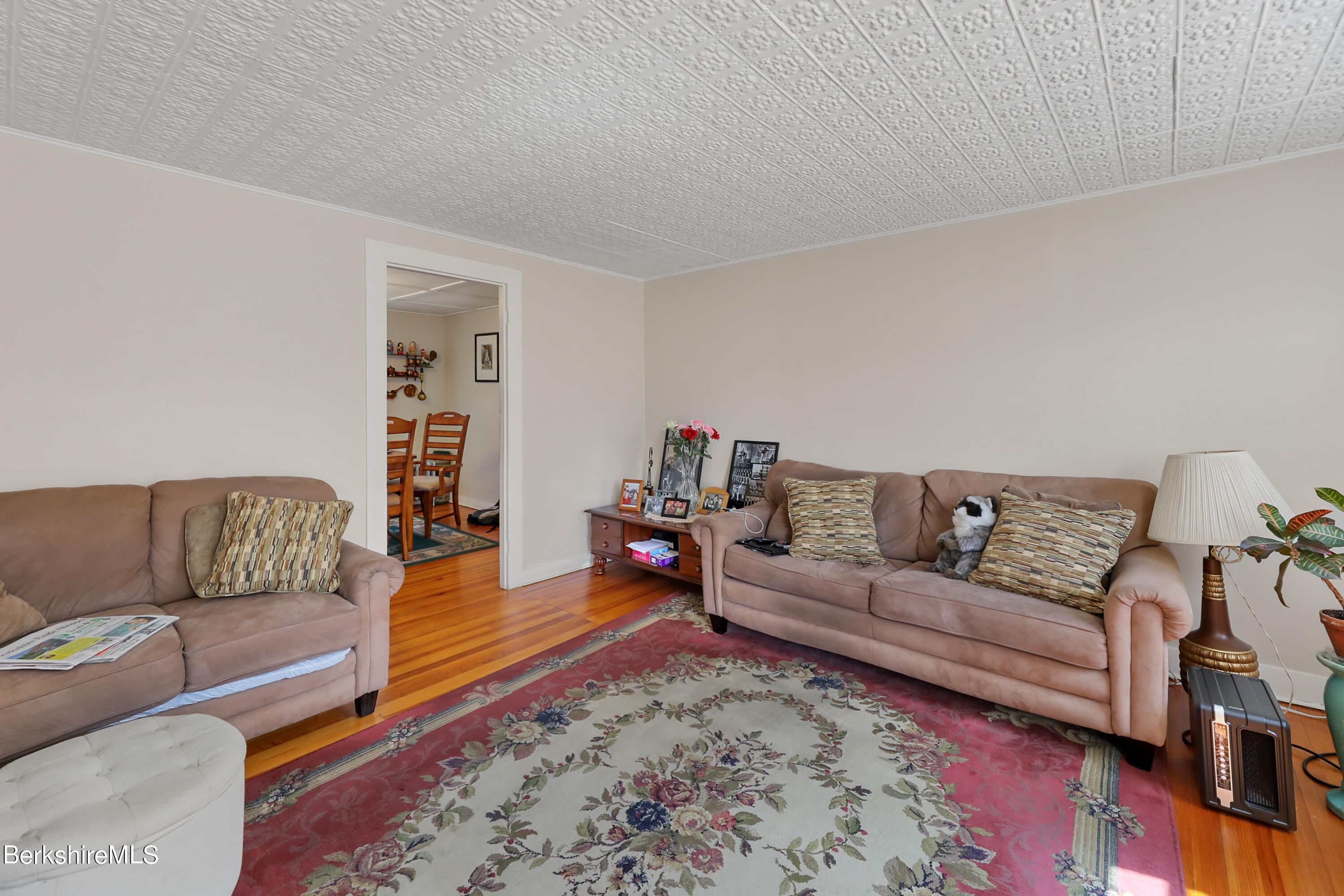 9-11 Holmes Road Pittsfield, MA 01201 - Photo 24 of 46 100 Second Floor Living Room