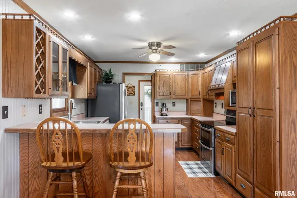 $325,000 | 2030 Old Rte 146 Loop, Vienna, IL 62995