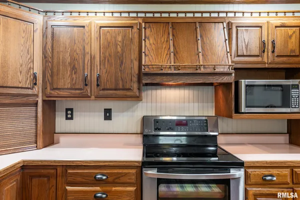 $325,000 | 2030 Old Rte 146 Loop, Vienna, IL 62995