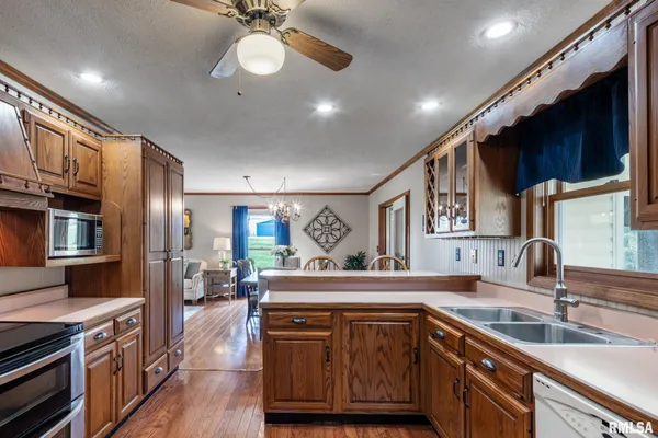 $325,000 | 2030 Old Rte 146 Loop, Vienna, IL 62995