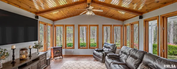 $325,000 | 2030 Old Rte 146 Loop, Vienna, IL 62995