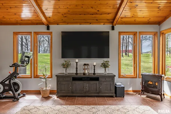 $325,000 | 2030 Old Rte 146 Loop, Vienna, IL 62995