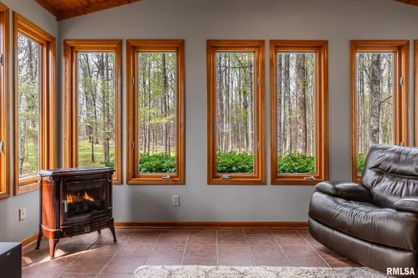 $325,000 | 2030 Old Rte 146 Loop, Vienna, IL 62995