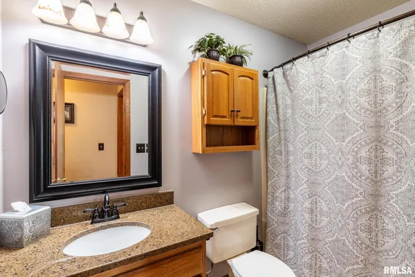 $325,000 | 2030 Old Rte 146 Loop, Vienna, IL 62995