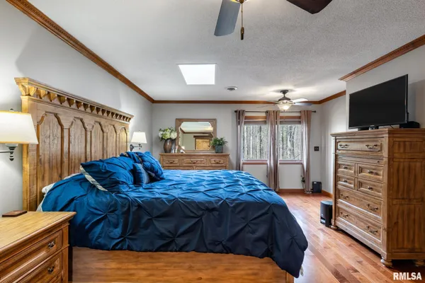 $325,000 | 2030 Old Rte 146 Loop, Vienna, IL 62995