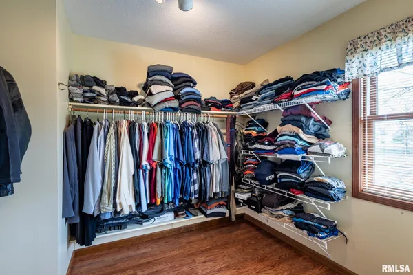 $325,000 | 2030 Old Rte 146 Loop, Vienna, IL 62995