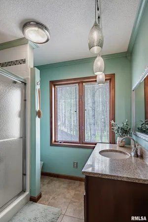 $325,000 | 2030 Old Rte 146 Loop, Vienna, IL 62995