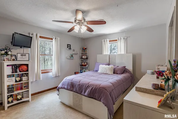 $325,000 | 2030 Old Rte 146 Loop, Vienna, IL 62995