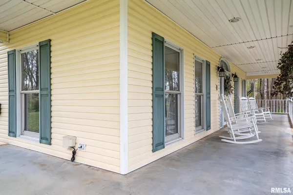 $325,000 | 2030 Old Rte 146 Loop, Vienna, IL 62995