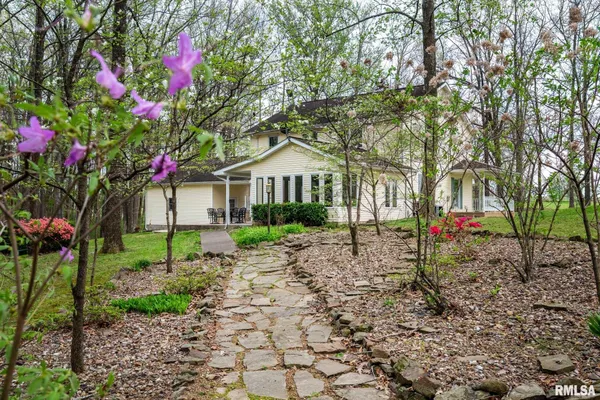 $325,000 | 2030 Old Rte 146 Loop, Vienna, IL 62995