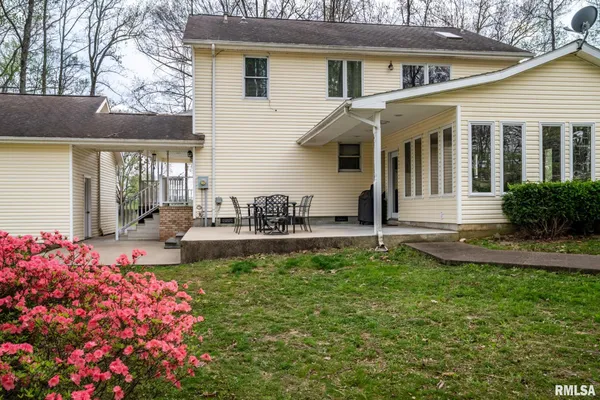 $325,000 | 2030 Old Rte 146 Loop, Vienna, IL 62995