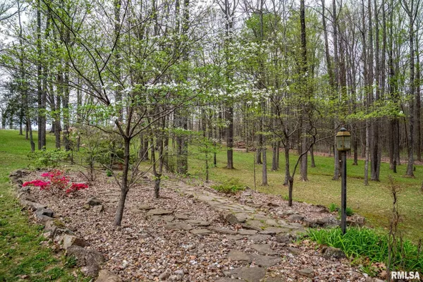 $325,000 | 2030 Old Rte 146 Loop, Vienna, IL 62995