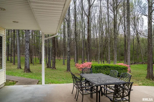 $325,000 | 2030 Old Rte 146 Loop, Vienna, IL 62995